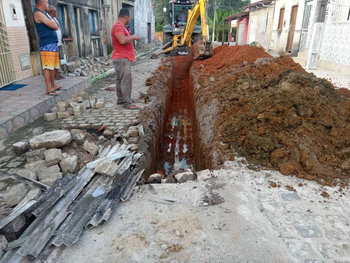 Camacã: Serviço de esgoto da Rua da Cooperativa em São João do Panelinha deixa moradores bastante felizes